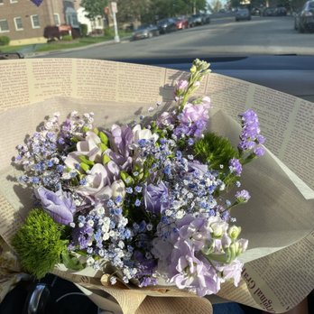 Deep Dale Florist - Graduation bouquet - Florists Near Me - Little Neck, New York