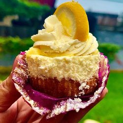 Ksserts - Keto gluten-free & sugar-free lemon curd cheesecake with lemon chantillí frosting