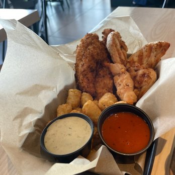 sneakybird - (6) Chicken Tender Meal. Half with breadcrumbs and the other half naked - Chicken Wings Near Me - Scottsdale, Arizona sneakybird - (6) Chicken Tender Meal. Half with breadcrumbs and the other half naked - Chicken Wings Near Me - Scottsdale, Arizona