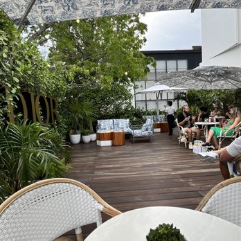 Dior Cafe - Patio Seating - Coffee & Tea Near Me - Miami, Florida