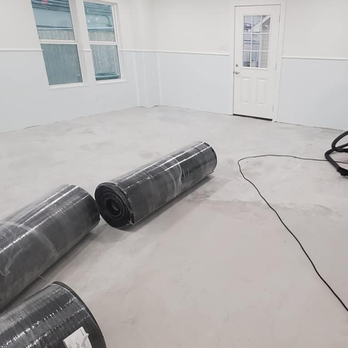 Ezequiel Flooring - a clean room with a vacuum - Flooring Near Me - Houston, Texas Ezequiel Flooring - a clean room with a vacuum - Flooring Near Me - Houston, Texas