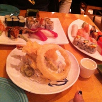 Sushi Yama - Assorted a la carte sushi. Yama Zen: shrimp & veg tempura; sushi (leaf dish). - Japanese Near Me - Vienna, Virginia