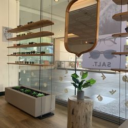 Kaka'ako Eye Care - Inside