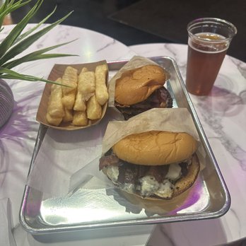 Papi Smash'd Burger - Papi chulo - Burgers Near Me - Orlando, Florida Papi Smash'd Burger - Papi chulo - Burgers Near Me - Orlando, Florida