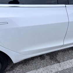 Exxon - Fingers to show dirt after wash still on car.