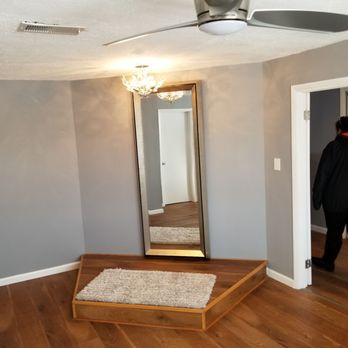Anchor Inn - Dressing room for bridesmaids in the upstairs suite - Venues & Event Spaces Near Me - Pasadena, Maryland