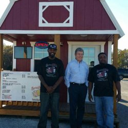 Brothers BBQ - Senator Roy Blunt stop by to check out all the hype
