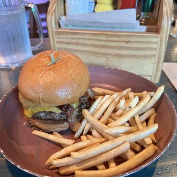 Lone Fir Resort - Bacon cheeseburger, very good. - RV Parks Near Me - Cougar, Washington Lone Fir Resort - Bacon cheeseburger, very good. - RV Parks Near Me - Cougar, Washington