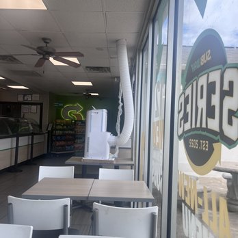 Subway - Dining area - Sandwiches Near Me - Acworth, Georgia