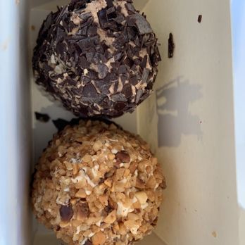 Marvelous by Fred - Dark chocolate and Praline Marvelous pastries - Desserts Near Me - Toronto, Ontario