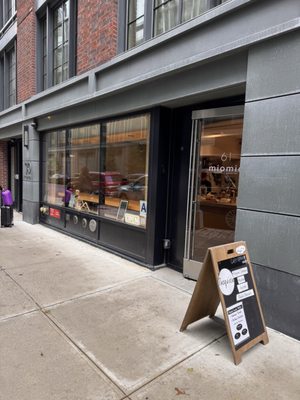 Cafe miomio / Bar Mutsumi by null