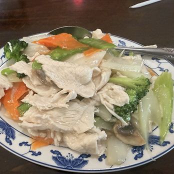 Golden China - Chicken and Vegetables - Chinese Near Me - Fort Wayne, Indiana