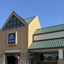 ALDI - Exterior view