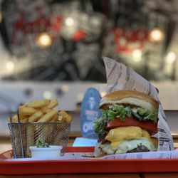 MONKEY'S BURGER - Burger und Pommes
