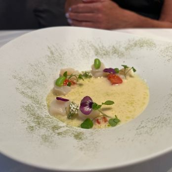 Ramón Freixa Madrid - Scallops with spring onion milk serum - Signature Cuisine Near Me - Madrid, M