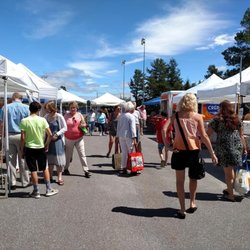 Cumberland & Falmouth Farmers Market - A busy summer market day!