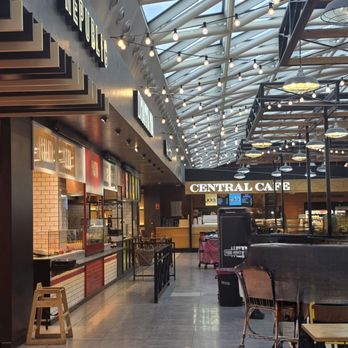 El-Prat Terminal 2 - Food market ... - Airport Terminals Near Me - El Prat de Llobregat, B