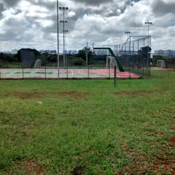 Parque Ecológico Ezechias Heringer - Quadras poliesportivas