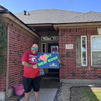 Roofing Services Now - Happy roof replacement customer - Roofing Near Me - San Antonio, Texas