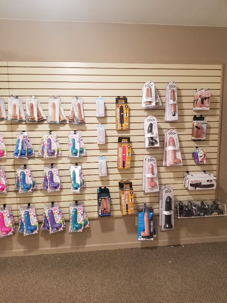 BROWN BAG VIDEO Updated October 2024 101 South St, Peoria, Illinois