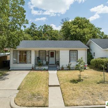 Deedra Rawls - Elevate Texas Real Estate - Real Estate Agents Near Me - Salado, Texas Deedra Rawls - Elevate Texas Real Estate - Real Estate Agents Near Me - Salado, Texas