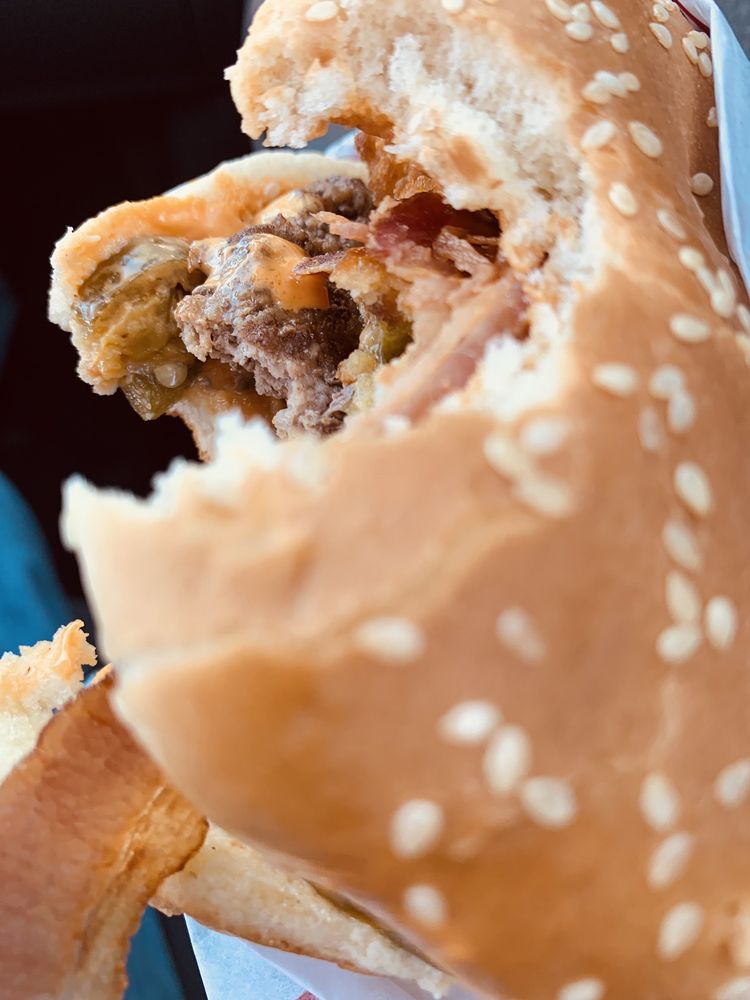 CARL’S JR Updated August 2024 27 Photos & 42 Reviews 2505 E Ave S