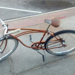 1960's Schwinn Vintage Bicycle in good condition. The model is American.