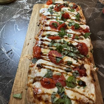 Pearl Kitchen & Cocktails - Margherita Flat bread - Cocktail Bars Near Me - Old Bethpage, New York Pearl Kitchen & Cocktails - Margherita Flat bread - Cocktail Bars Near Me - Old Bethpage, New York