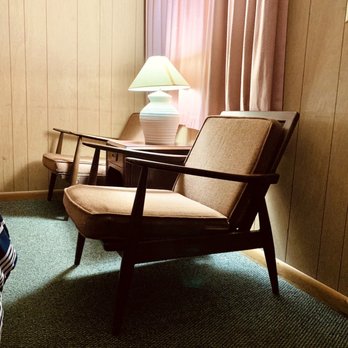 Maples Motel - MCM chairs! - Hotels Near Me - Sandusky, Ohio
