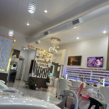 Queenbee Nails Bar - Picture of the salon at a different angle - Nail Salons Near Me - Florence, Kentucky