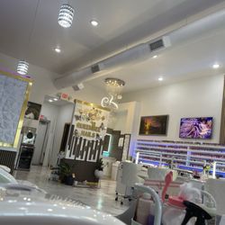 Queenbee Nails Bar - Picture of the salon at a different angle