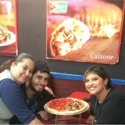 Angelos Pizzería - Sharing Pizza among Friends..