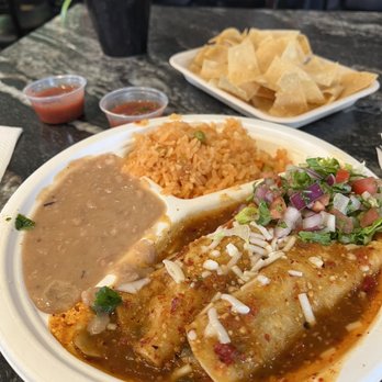 Borreguitas Bar Express - Mushroom and Spinach Quesadilla Lunch and Chips and Salsa - Mexican Near Me - Pomona, California Borreguitas Bar Express - Mushroom and Spinach Quesadilla Lunch and Chips and Salsa - Mexican Near Me - Pomona, California