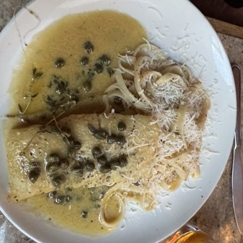 Pagliacci's - Halibut with capers - Seafood Near Me - Victoria, British Columbia Pagliacci's - Halibut with capers - Seafood Near Me - Victoria, British Columbia