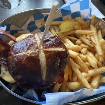 The Clubhouse Grille - Pub burger - Sports Bars Near Me - Bethlehem, Pennsylvania The Clubhouse Grille - Pub burger - Sports Bars Near Me - Bethlehem, Pennsylvania