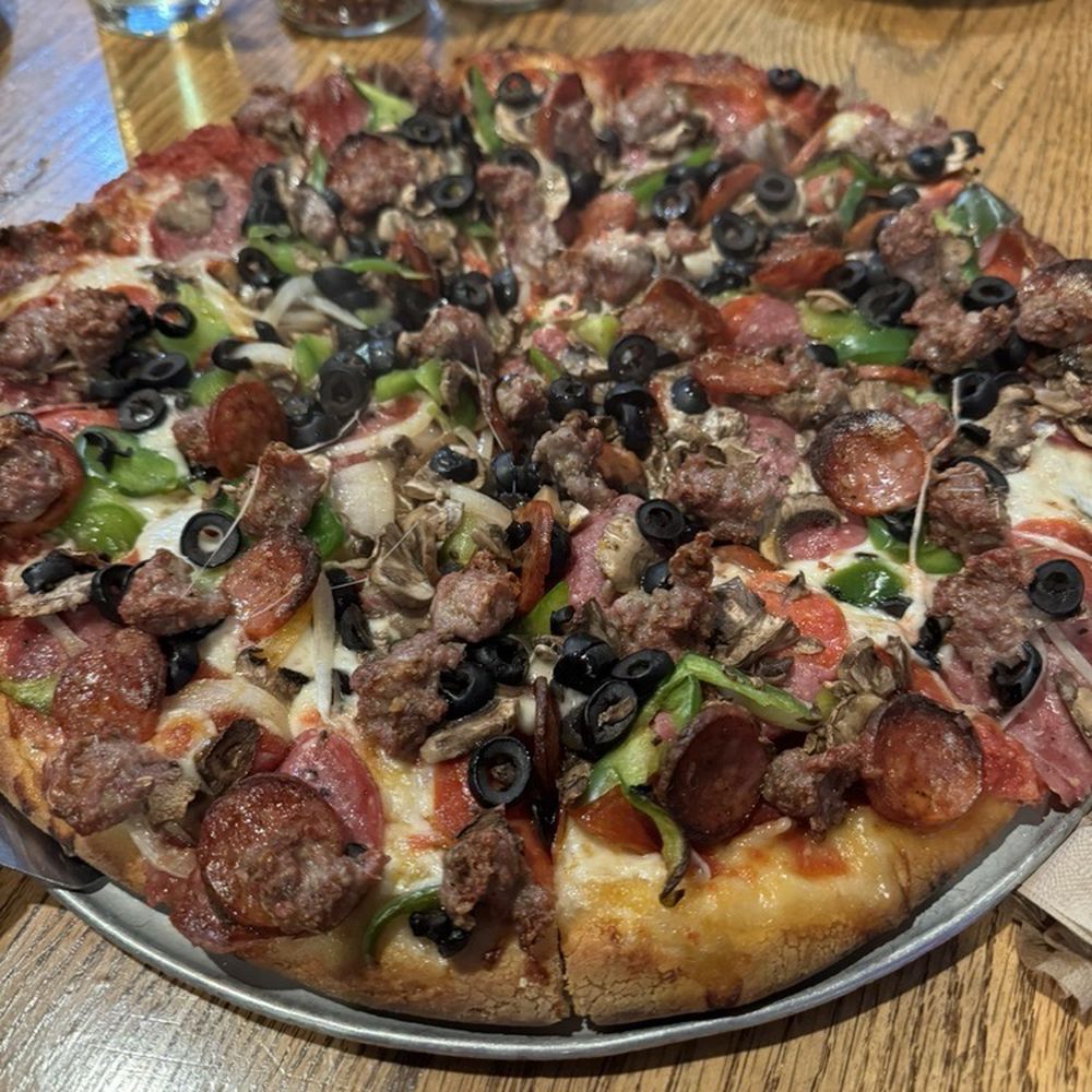 Large Bogey's Combo Pizza Large Bogey's Combo Pizza