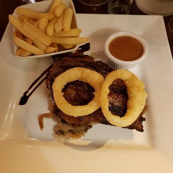 Dillons Bar & Restaurant - Sirloin steak - Pubs Near Me - Ballina, Missouri