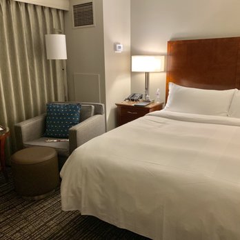Marriott Downtown at CF Toronto Eaton Centre - Bedroom - Hotels Near Me - Toronto, Ontario Marriott Downtown at CF Toronto Eaton Centre - Bedroom - Hotels Near Me - Toronto, Ontario