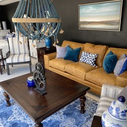 Puckett's Furniture Appliance & Gifts - Leather Couture Sofa by Lexington