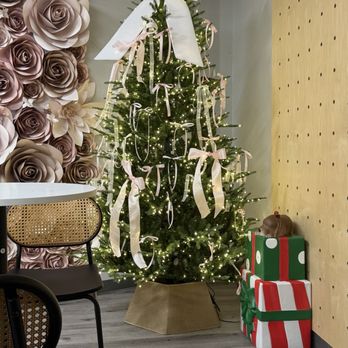Boba Pup - Christmas decor in front of a paper flower wall - Bubble Tea Near Me - Santa Clara, California Boba Pup - Christmas decor in front of a paper flower wall - Bubble Tea Near Me - Santa Clara, California