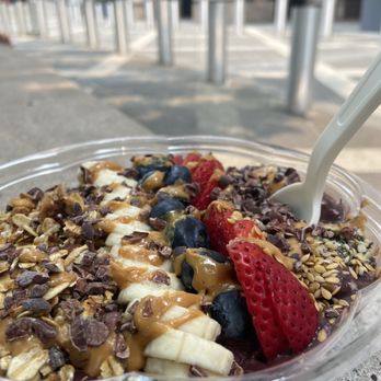 Fresh From Hell - Acai Bowl with Fresh Fruits Topping - Juice Bars & Smoothies Near Me - New York, New York