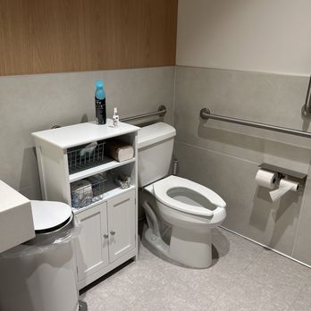Chewy Vet Care Cinco Ranch - Clean restroom - Veterinarians Near Me - Katy, Texas