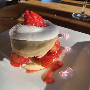 Ravens' Restaurant - Strawberry shortcake - Vegan Near Me - Mendocino, California Ravens' Restaurant - Strawberry shortcake - Vegan Near Me - Mendocino, California