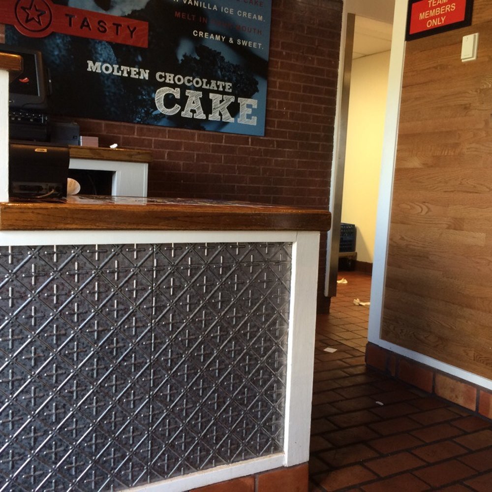 Chili's - The takeout area. Everything here is filthy. - Bars Near Me - Jackson, Mississippi Chili's - The takeout area. Everything here is filthy. - Bars Near Me - Jackson, Mississippi