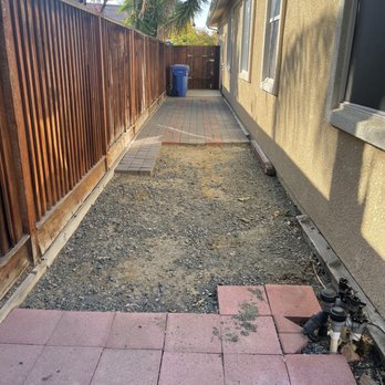 CH & L Services - Side yard before pic - Landscaping Near Me - Concord, California CH & L Services - Side yard before pic - Landscaping Near Me - Concord, California