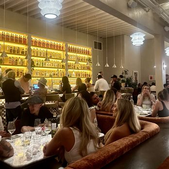 Met Her At A Bar - Lively bar scene - New American Near Me - Santa Monica, California Met Her At A Bar - Lively bar scene - New American Near Me - Santa Monica, California