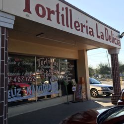 Tortilleria La Delicia - Store front (01/06/18)