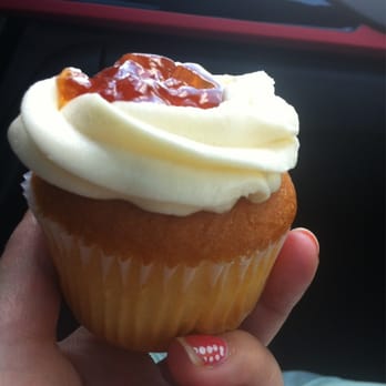 Brooklyn Cupcake - Guava con queso!!! - Cupcakes Near Me - Brooklyn, New York
