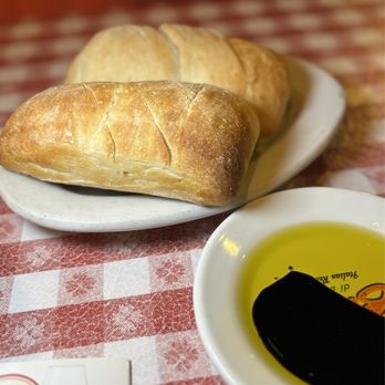 Buca di Beppo Italian Restaurant - The bread came out nice and warm and toasty. It was just lovely. - Italian Near Me - Encino, California Buca di Beppo Italian Restaurant - The bread came out nice and warm and toasty. It was just lovely. - Italian Near Me - Encino, California
