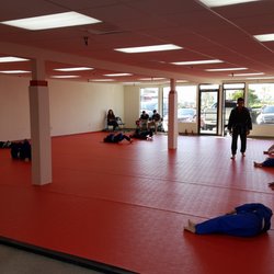 CSG 360 Jiu Jitsu - CSG 360 from the inside. This place has a lot of mat space!!